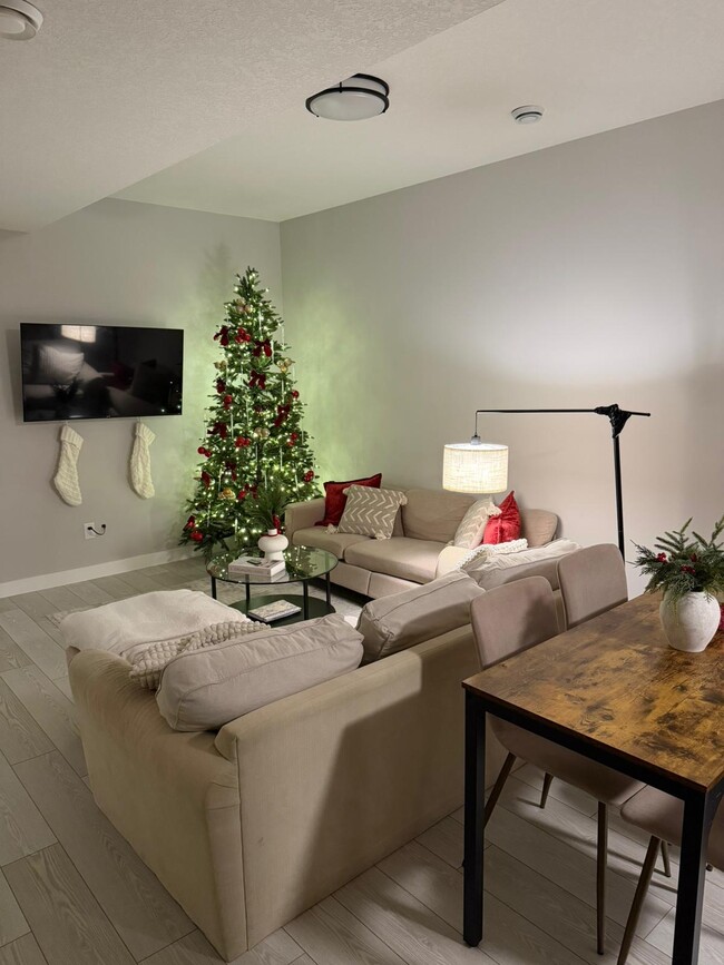 253 Creekside Dr SW in Calgary, AB - Building Photo - Building Photo