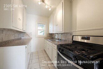 2305 SW 40th St in Oklahoma City, OK - Foto de edificio - Building Photo