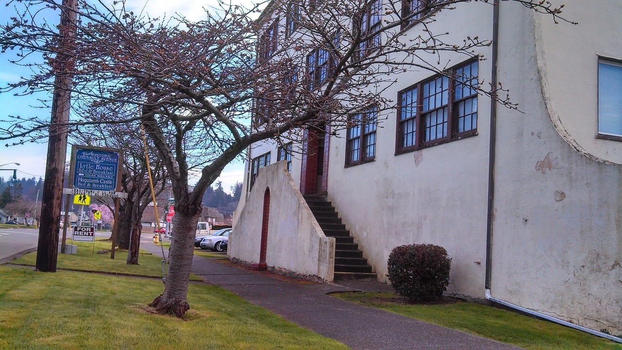 Emerson Apartments in Hoquiam, WA - Building Photo