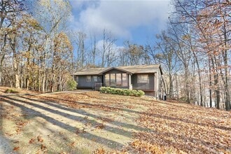 9 Country Club Ln in Airmont, NY - Building Photo - Building Photo