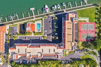 19111 Vista Bay Dr, Unit 212 in Indian Shores, FL - Building Photo - Building Photo