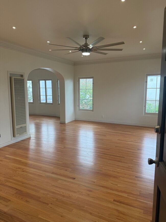 1035 Meadowbrook Ave, Unit 1035 in Los Angeles, CA - Foto de edificio - Building Photo