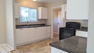 42405 Iowa st, Unit 42405 Iowa St. #1 in Palm Desert, CA - Foto de edificio - Building Photo