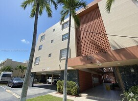 6095 W 19th Ave in Hialeah, FL - Building Photo