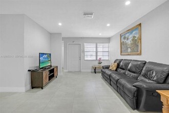 862 W 79th St in Hialeah, FL - Building Photo - Building Photo