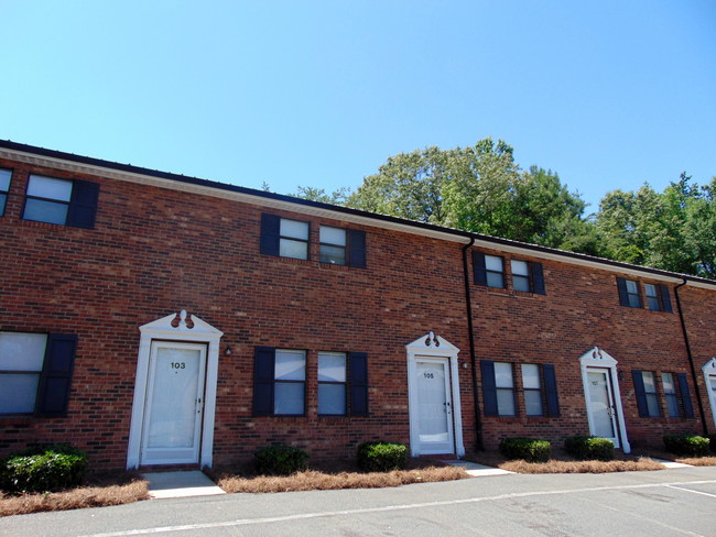 North Point and Hallmark Apartments in Lexington, NC - Foto de edificio - Building Photo