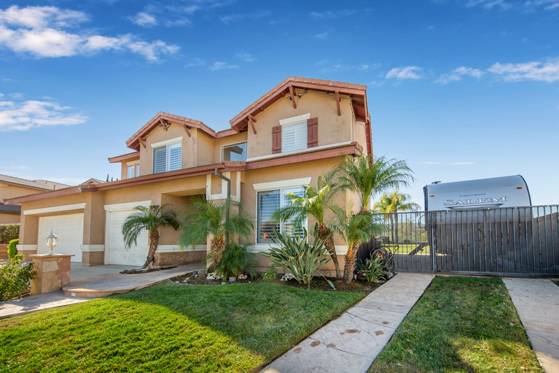 25313 Rolling Greens Way in Santa Clarita, CA - Building Photo