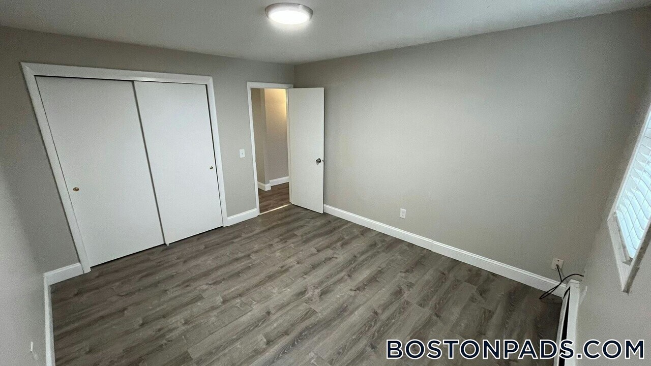 10 Henry Terrace in Worcester, MA - Building Photo