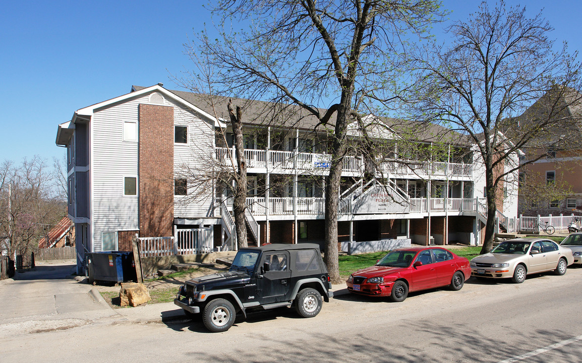 Louisiana Place Apartments in Lawrence, KS - Foto de edificio