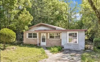 2705 Lake Henrietta St