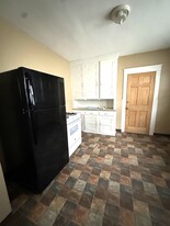 221 E 29th St, Unit 2 in Erie, PA - Building Photo - Building Photo