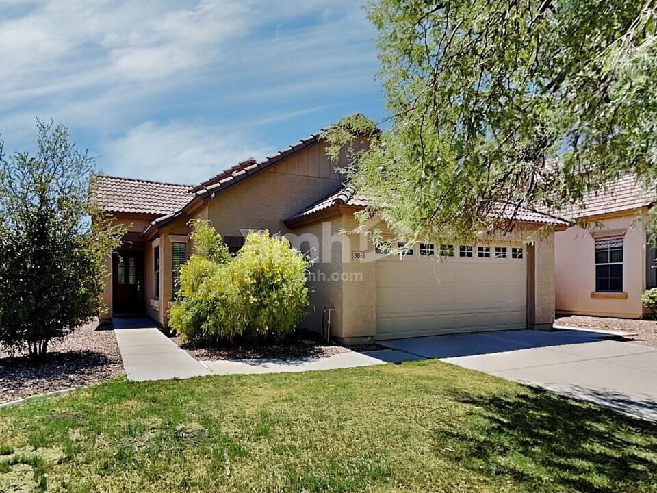 3861 E Ironhorse Ct in Gilbert, AZ - Building Photo