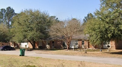 66 Gerald Robinson Dr in Notasulga, AL - Building Photo - Building Photo