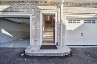 4 Beacon Square-Unit -6 in Fairfield, CT - Building Photo - Building Photo