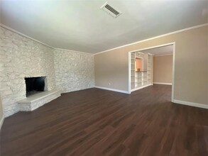 13211 Kit Ln in Dallas, TX - Building Photo - Building Photo