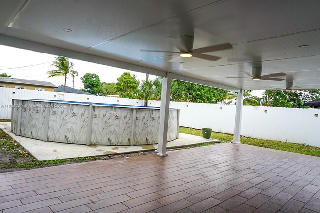 3271 NW 208th St in Miami Gardens, FL - Foto de edificio - Building Photo