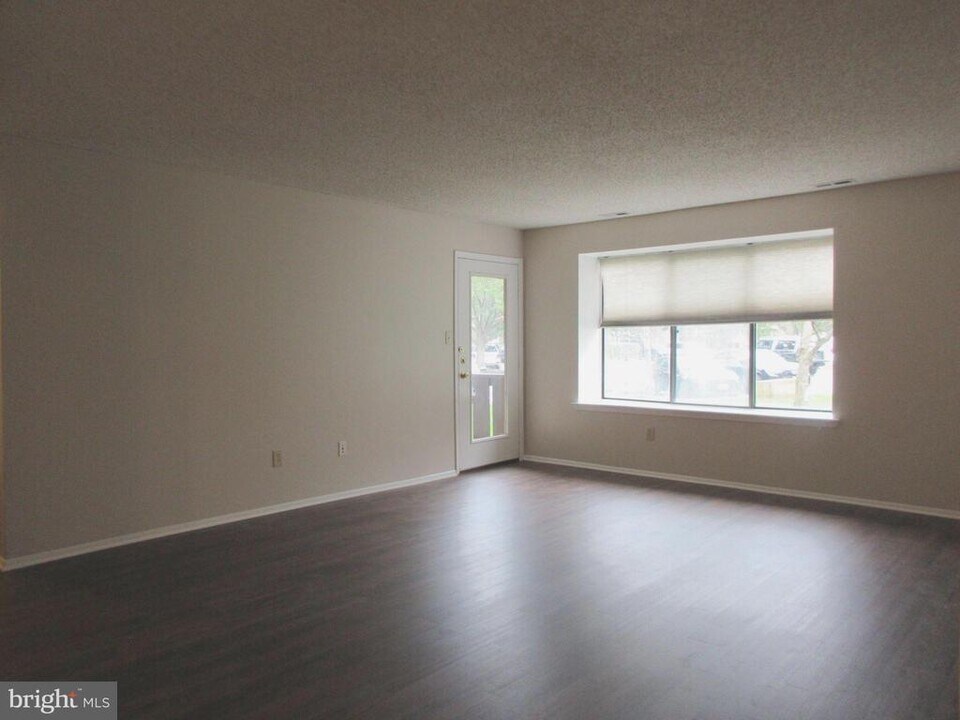 5407A Aberdeen Dr in Mount Laurel, NJ - Building Photo