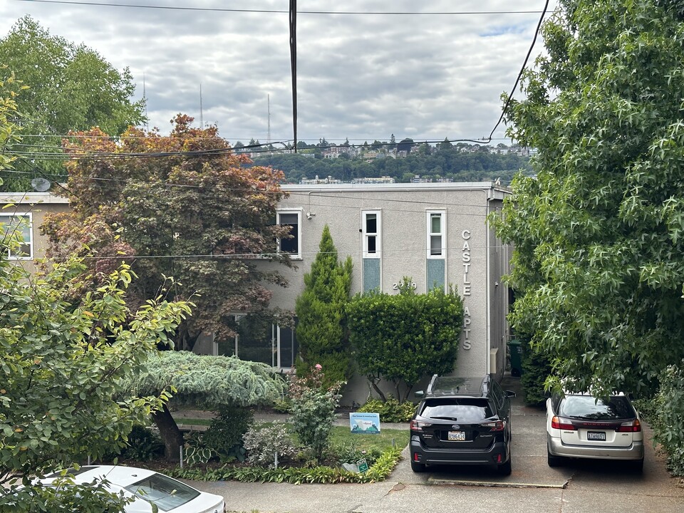 2239 Yale Ave E, Unit 201 in Seattle, WA - Building Photo