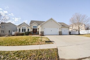 1973 Century Valley Rd NE in Rochester, MN - Building Photo