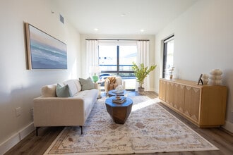 Bimini Square Apartments in Cape Coral, FL - Building Photo - Building Photo