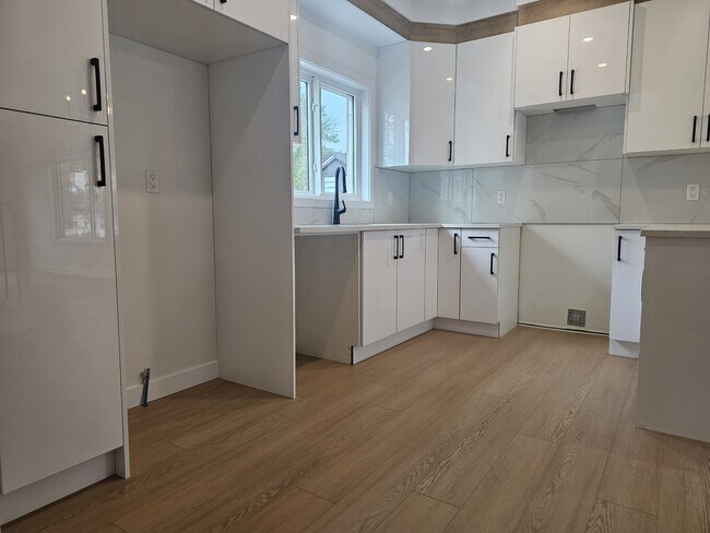 15315-15395 95 Ave NW in Edmonton, AB - Building Photo - Building Photo