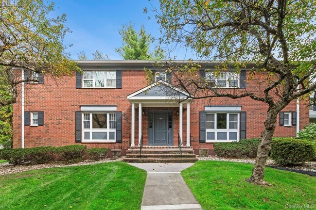 106 Yorkshire Dr in Suffern, NY - Building Photo - Building Photo