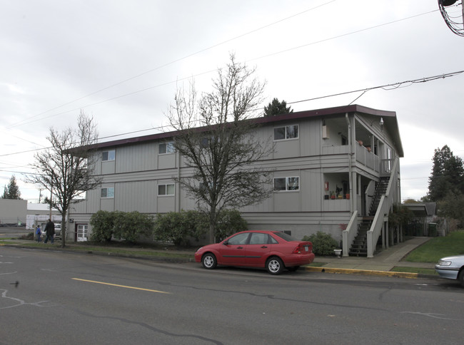 201 S Edwards St in Newberg, OR - Building Photo - Building Photo