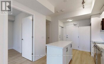 15-2415 Ellerslie Ave in Toronto, ON - Building Photo - Building Photo