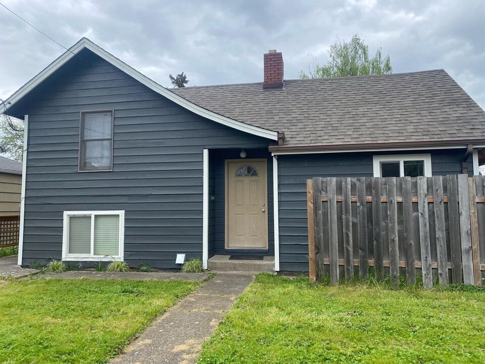 2305 NW Fillmore Ave in Corvallis, OR - Foto de edificio
