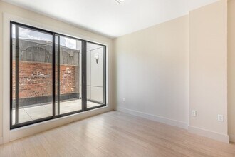 121 Portland St, Unit 7-08 in Boston, MA - Foto de edificio - Building Photo