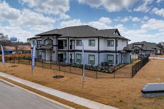 Vista at Silver Oaks in San Antonio, TX - Foto de edificio - Building Photo