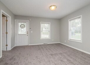 732 12th St in West Des Moines, IA - Foto de edificio - Building Photo