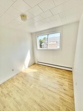 102 Embleton Ave in Fredericton, NB - Building Photo - Building Photo