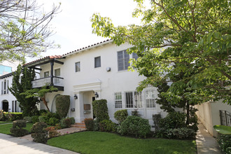 124 S Elm Dr in Beverly Hills, CA - Building Photo - Building Photo