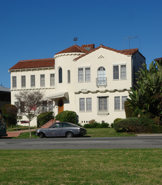 5723 Huntington Dr N in Los Angeles, CA - Foto de edificio - Building Photo