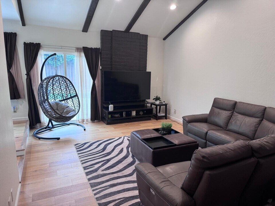 7185 Via Colina in San Jose, CA - Foto de edificio