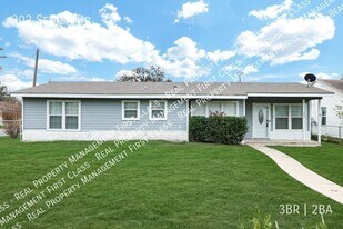 302 Senisa Dr in San Antonio, TX - Building Photo