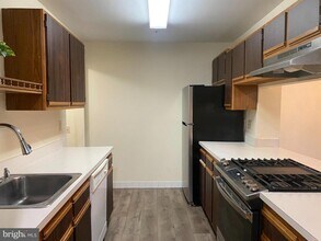 2004 Waters Edge Dr in Newark, DE - Building Photo - Building Photo