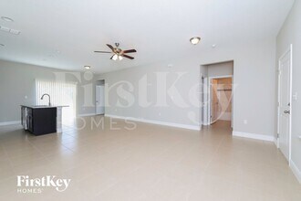 650 Hudson Valley Dr in Poinciana, FL - Building Photo - Building Photo