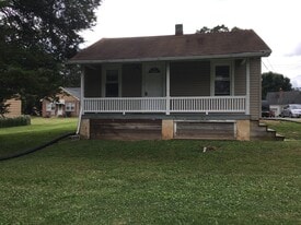 2243 Sunset Ln in York, PA - Building Photo