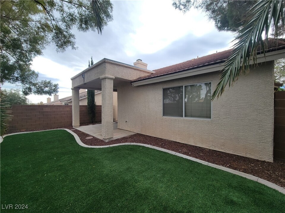 9816 Panorama Cliff Dr in Las Vegas, NV - Building Photo