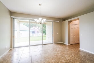 2525 Deer Forest Dr in Lutz, FL - Building Photo - Building Photo