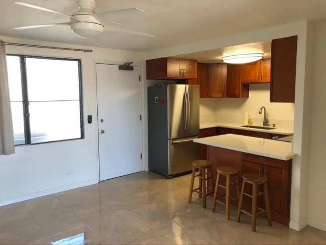 465 Kapahulu Ave in Honolulu, HI - Building Photo - Building Photo