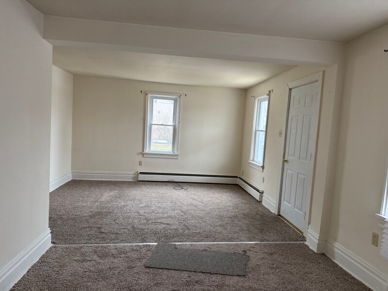 261 E St in Carlisle, PA - Building Photo