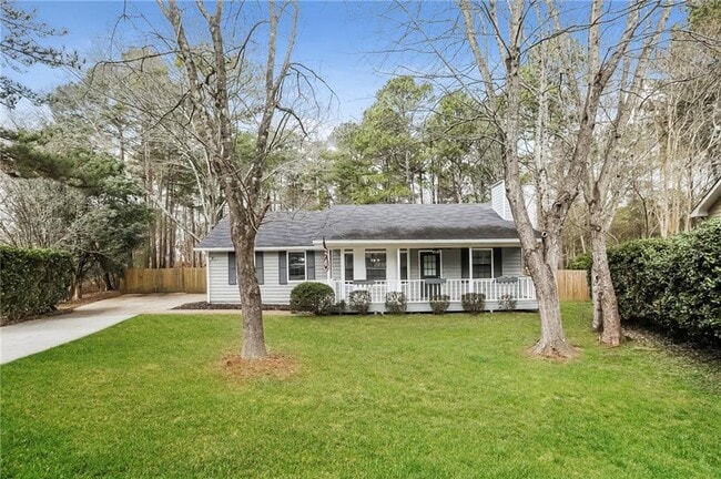 1881 Rose Garden Ln in Loganville, GA - Building Photo - Building Photo