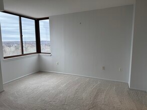 10101 Grosvenor Pl, Unit 1906 in North Bethesda, MD - Building Photo - Building Photo