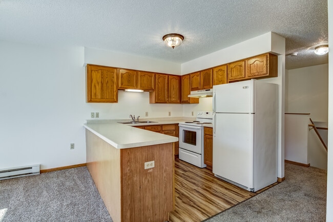 2820 Edgewood Dr, Unit 1 in Menomonie, WI - Building Photo - Building Photo