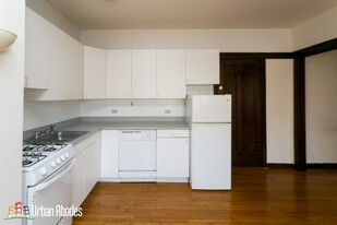 824 W Waveland, Unit M02B in Chicago, IL - Building Photo - Building Photo