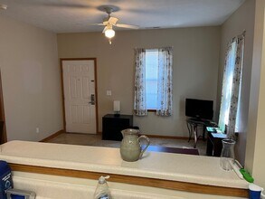 628 Walnut St, Unit B in Anderson, IN - Building Photo - Building Photo
