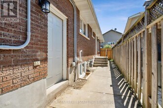 13 Derby Ln in St Catharines, ON - Building Photo - Building Photo